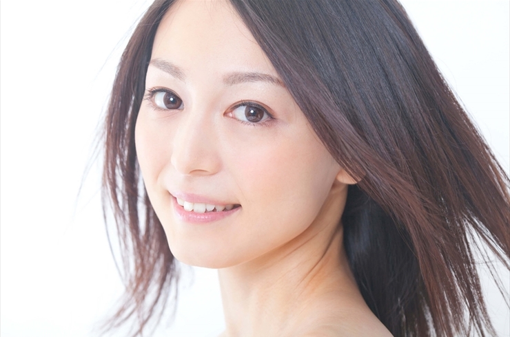 ショートカットの綺麗な女性